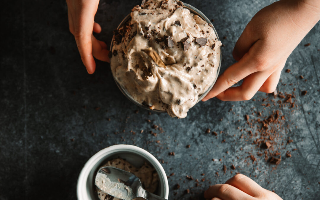 Jordnötssmörsglass med crunchy choklad